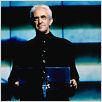 007 - O Amanhã Nunca Morre : foto Jonathan Pryce