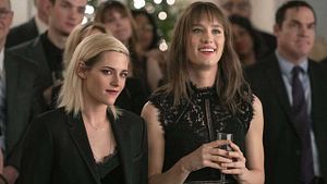 Happiest Season: Kristen Stewart opina sobre atores heterossexuais interpretarem personagens gays