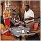 foto Beth Behrs, Cedric The Entertainer, Kat Dennings