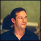 Amigas com Dinheiro : foto Jason Isaacs