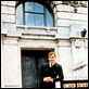 Com 007 Viva e Deixe Morrer : foto Roger Moore