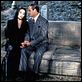 A Família Addams : foto Anjelica Huston, Raul Julia