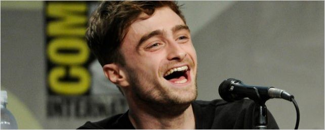 Comic-Con 2014: Público canta parabéns para Daniel Radcliffe em painel de Horns Comic-Con 2014: Público canta parabéns para Daniel Radcliffe em painel de Horns
