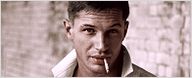 Tom Hardy foge do passado em novo drama e resgata soldados em filme de espionagem