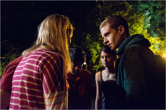 Projeto Almanaque : Foto Jonny Weston, Sofia Black D'Elia